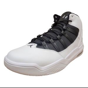 NEW Nike Air Jordan Max Aura Mens Basketball Shoes AQ9084-100 Blk. Wht. NIB